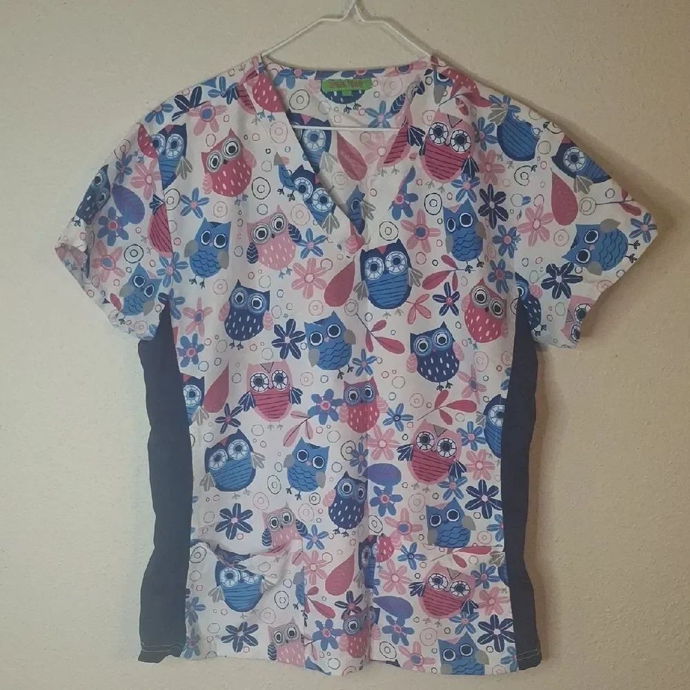 Green Town Colorful Owl Print Scrub top size large